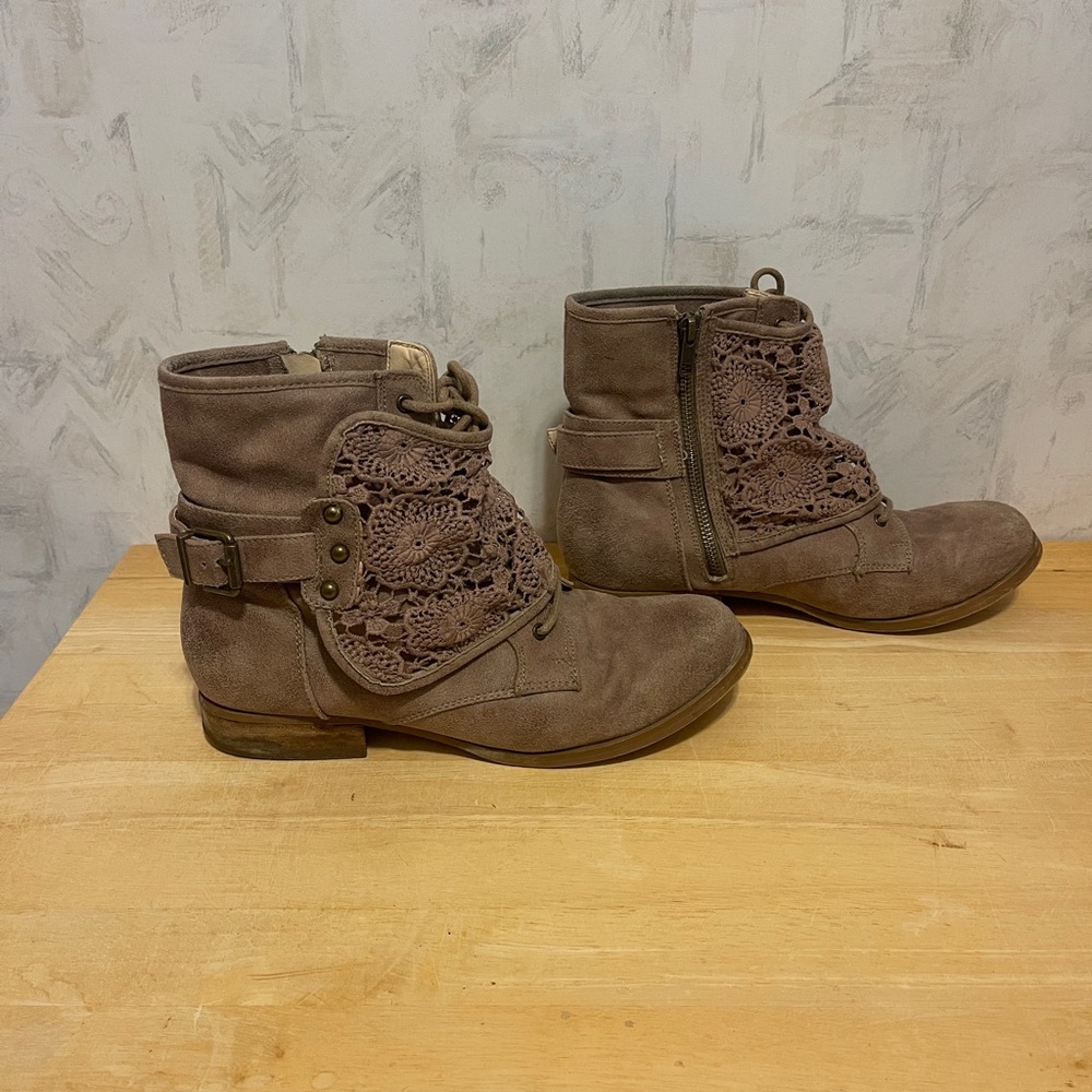 Not Rated women’s tan brown boots - Size 9